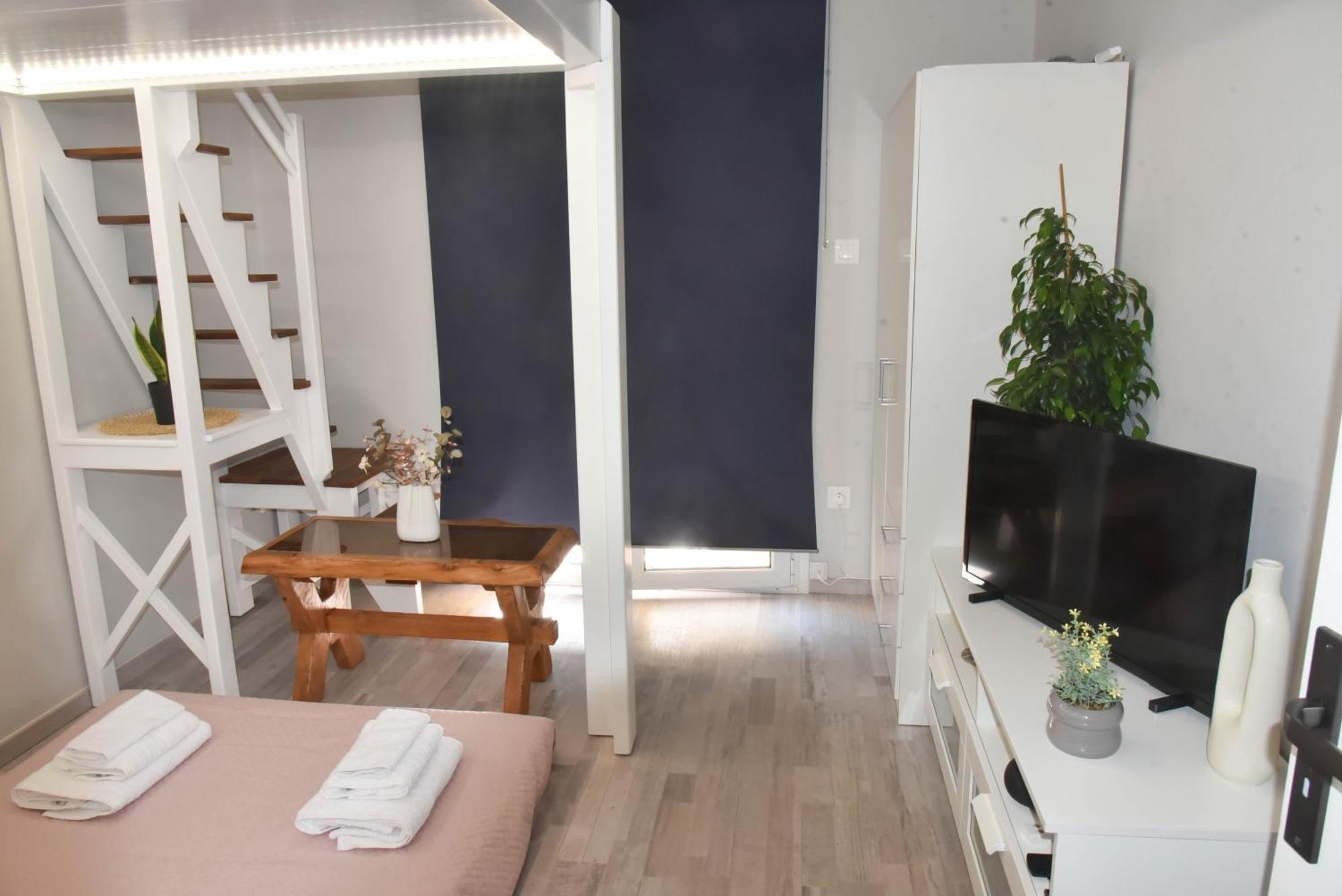 F K Apartments Artemida  Bagian luar foto